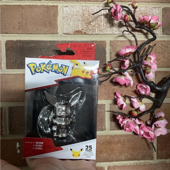 Pokemon Silver Eevee Collectible Figure - Picture 1 of 4